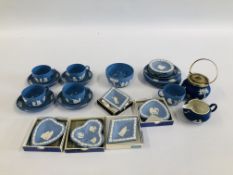 A COLLECTION OF WEDGEWOOD JASPER TO INCLUDE 5 CUPS AND SAUCERS AND SIDE PLATES,