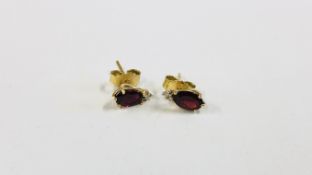 A PAIR OF 18CT GOLD STUD DIAMOND AND GARNET SET EARRINGS.