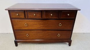 A STAG MINSTREL 4 OVER 2 DRAWER CHEST, W 107CM X D 47CM X H 72CM.