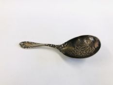 AN ANTIQUE SILVER CADDY SPOON, BIRMINGHAM ASSAY W&H.