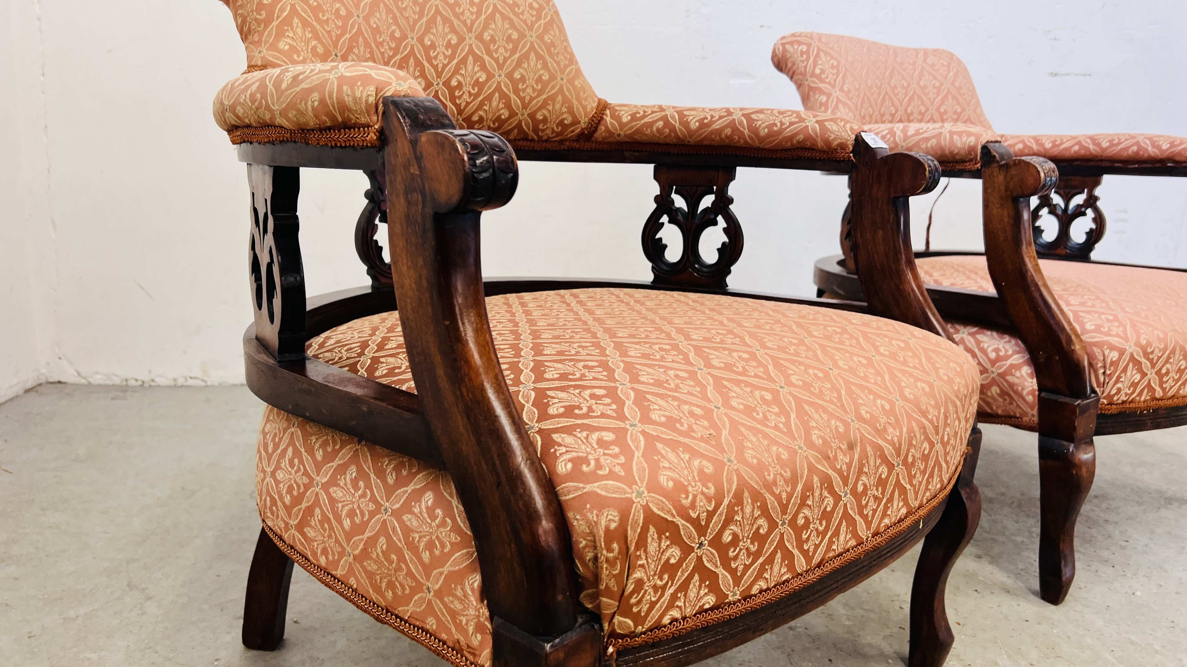 A PAIR OF MAHOGANY FRAMED TUB CHAIRS. - Image 5 of 10