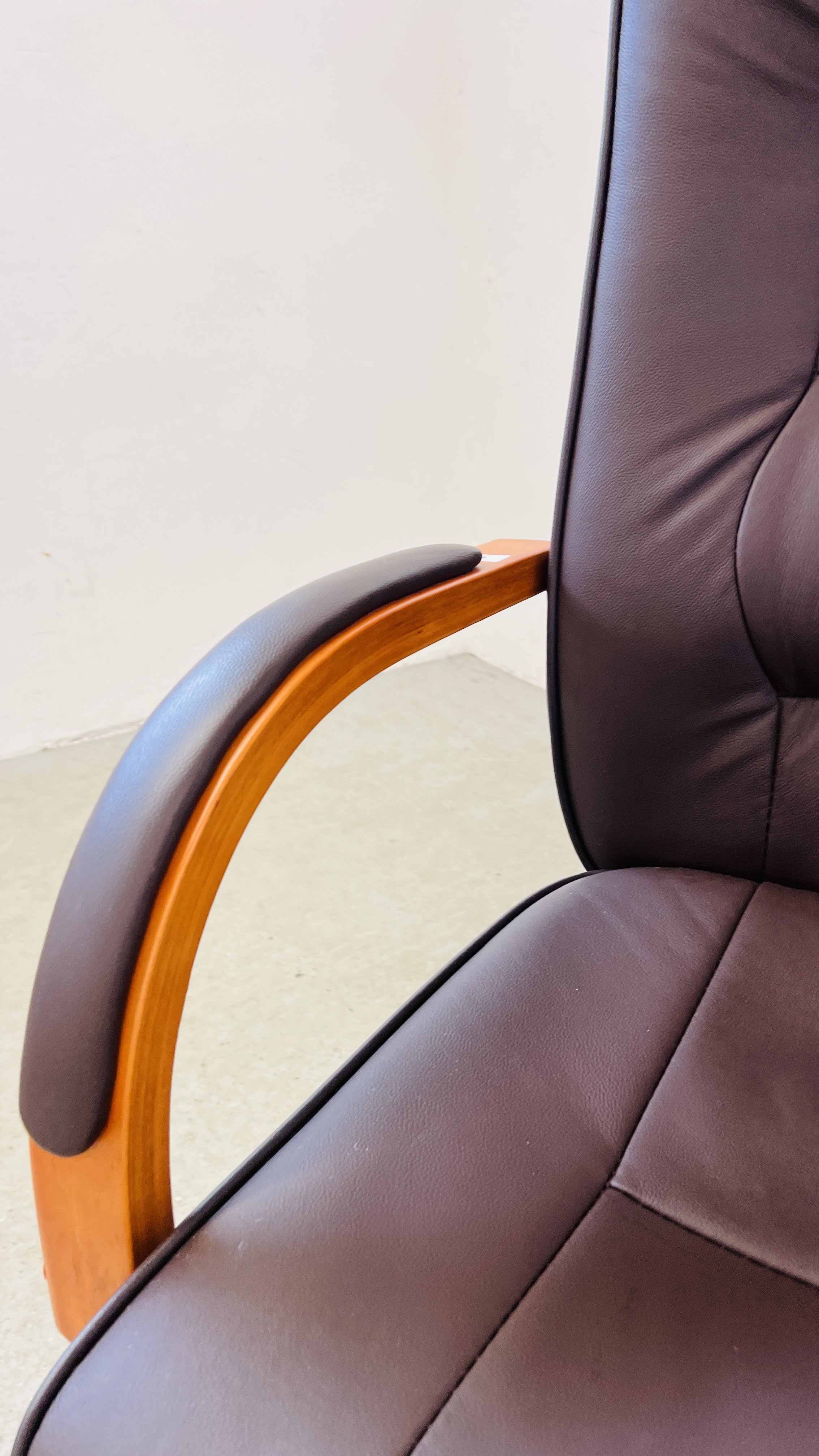 A GOOD QUALITY EXECUTIVE HOME OFFICE CHAIR - Image 6 of 7
