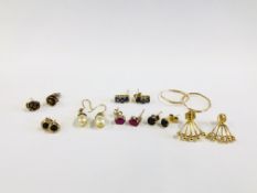 SEVEN PAIRS OF 9CT GOLD STUD EARRINGS TO INCLUDE STONE SET EXAMPLES + A PAIR OF YELLOW METAL HOOP