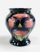 A MOORCROFT POTTERY PANSY PATTERN VASE, BEARING PART OF THE ORIGINAL LABEL, H 8.2CM.