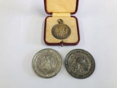 1936 SILVER ROYAL LIFE SAVING SOCIETY MEDAL IN ORIGINAL BOX + 2 FURTHER EXAMPLES TO INCLUDE GOOD