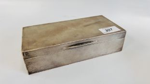 A SILVER CIGARETTE BOX, ENGINE-TURNED DECORATION, LONDON ASSAY,