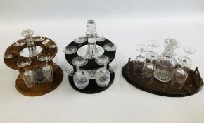 A GROUP OF 3 DECANTER AND GLASS DISPLAY STANDS TO INCLUDE CUT GLASS EXAMPLES.