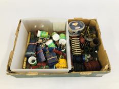 A BOX CONTAINING A LARGE QUANTITY OF MECCANO - VARIOUS SIZES.