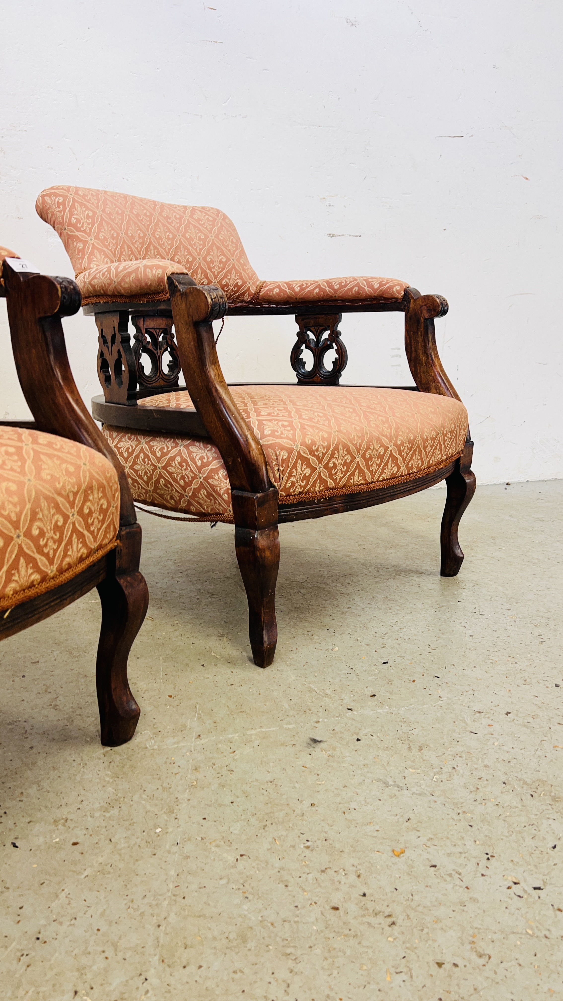 A PAIR OF MAHOGANY FRAMED TUB CHAIRS. - Image 7 of 10