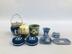 A COLLECTION OF MIXED WEDGEWOOD CHINA INCLUDING BLUE AND GREEN, BISCUIT BARREL, TRINKETS, POTS ETC.