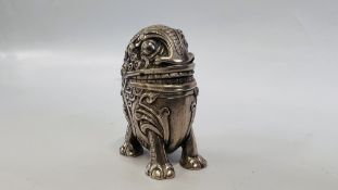 A CONTINENTAL SILVER PEPPER IN THE FORM OF A GROTESQUE BY H. MOLLER, TRONDHJEM H 6CM.