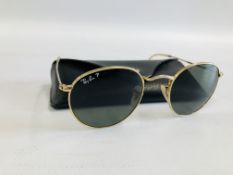 A PAIR OF VINTAGE SUNGLASSES MARKED RAYBAN IN HARD CASE.