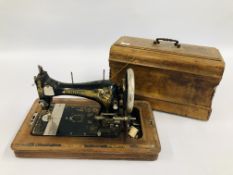 A VINTAGE FRISTER & ROSSMANN SEWING MACHINE IN FITTED WOODEN TRAVEL CASE COMPLETE WITH KEY.