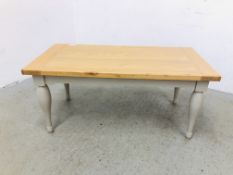 A SOLID OAK TOPPED COFFEE TABLE WITH PAINTED LEGS.