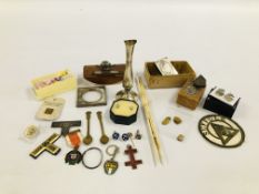 A GROUP OF COLLECTABLES TO INCLUDE MASONIC INTEREST MEDALS TO INCLUDE SILVER GILT ENAMELED EXAMPLES,