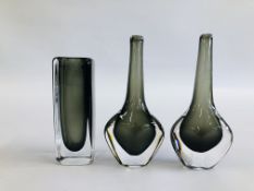 3 X PIECES OF SIGNED ORREFORS TO INCLUDE A PAIR OF VASES - H 17.5CM AND ONE OTHER - H 14CM.