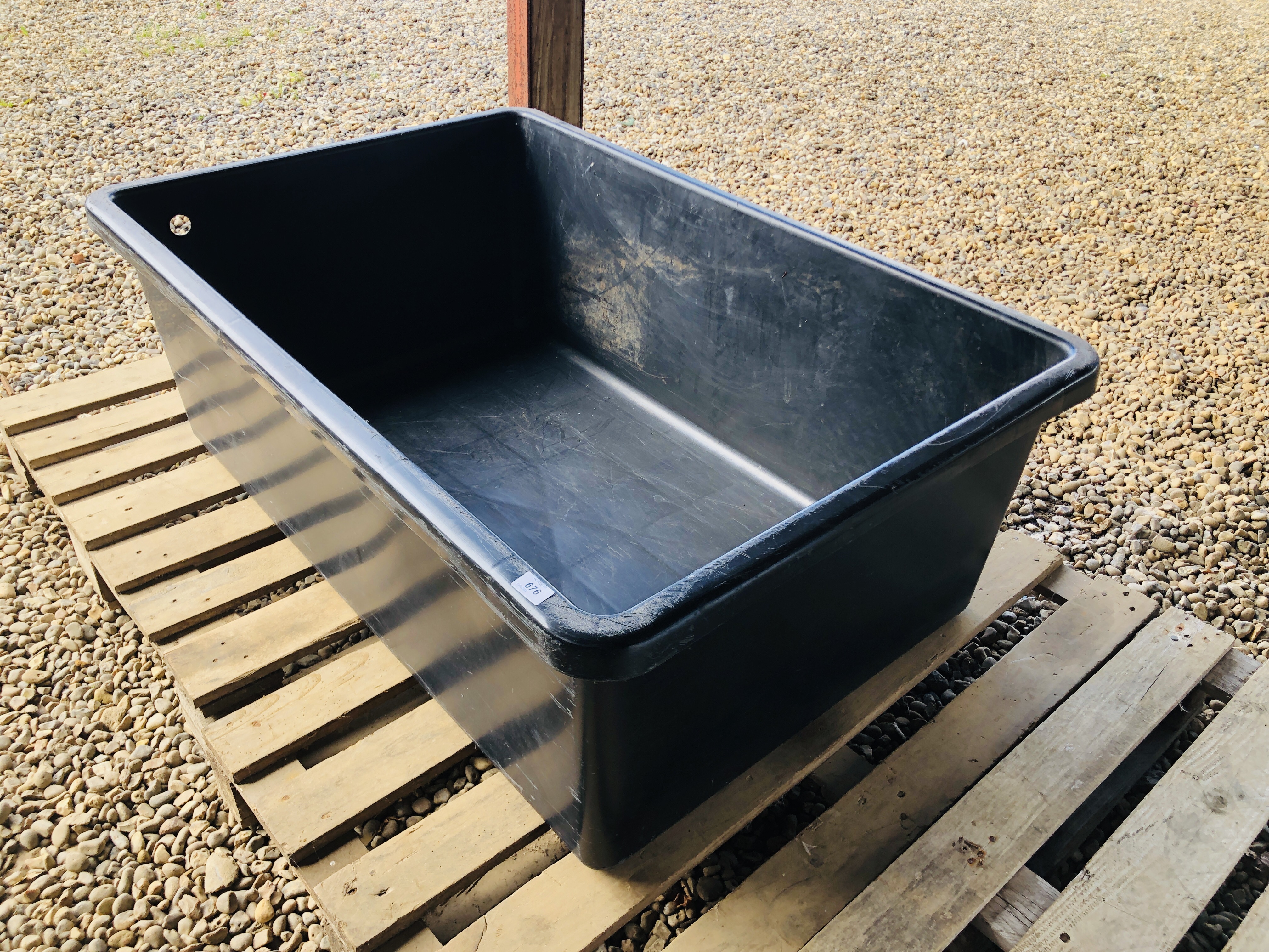 A LARGE BLACK PLASTIC WATER TANK, 130CM X 85CM X 46CM. - Image 2 of 2