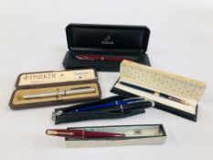 A GROUP OF PARKER PENS TO INCLUDE BOXED EXAMPLES.