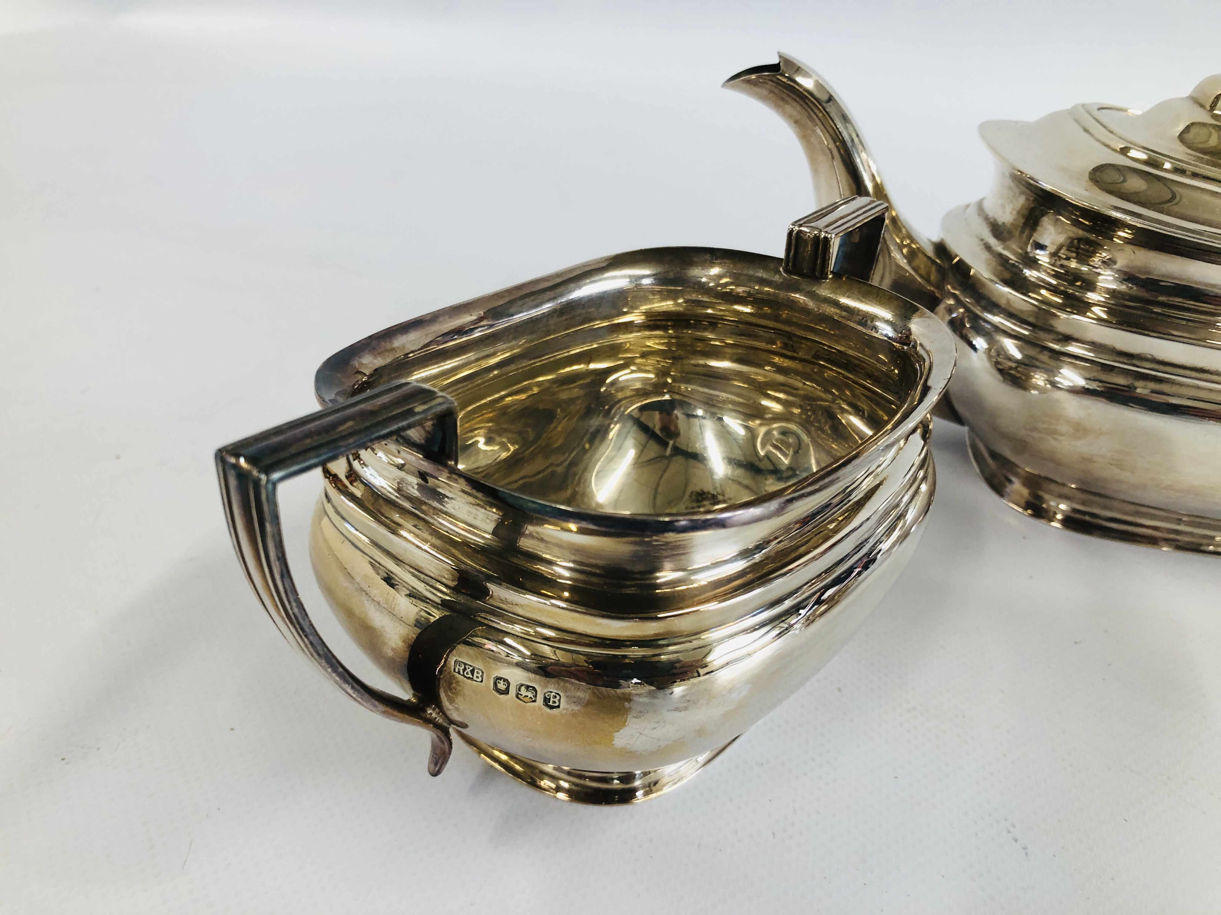 A ELEGANT SILVER THREE PIECE TEA SERVICE BY ROBERTS & BELK LTD., SHEFFIELD ASSAY. - Image 5 of 21