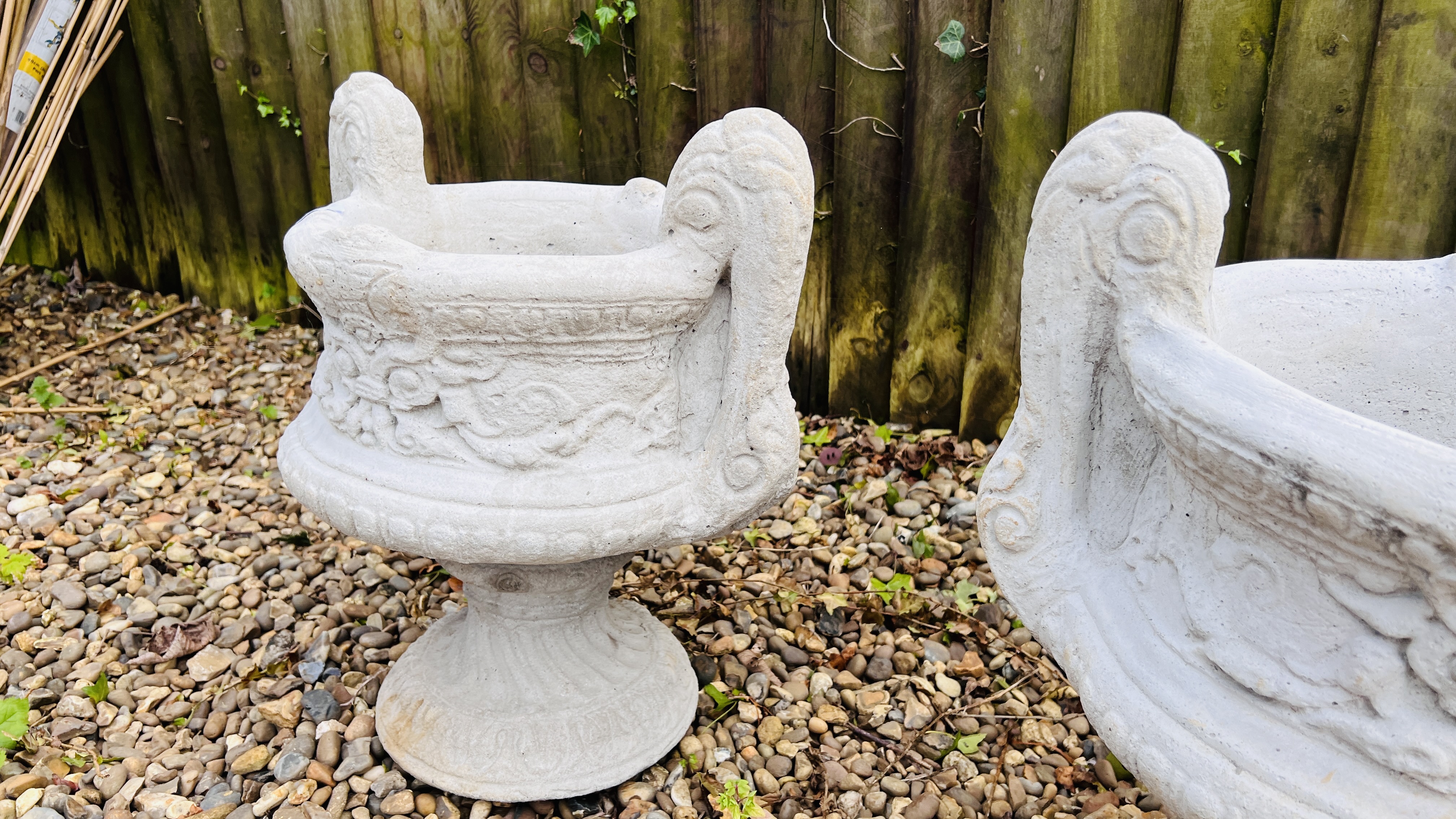 A PAIR OF CLASSICAL DESIGN TWIN HANDLED STONEWORK PEDESTAL GARDEN URN PLANTERS, HEIGHT 45CM, - Image 3 of 3