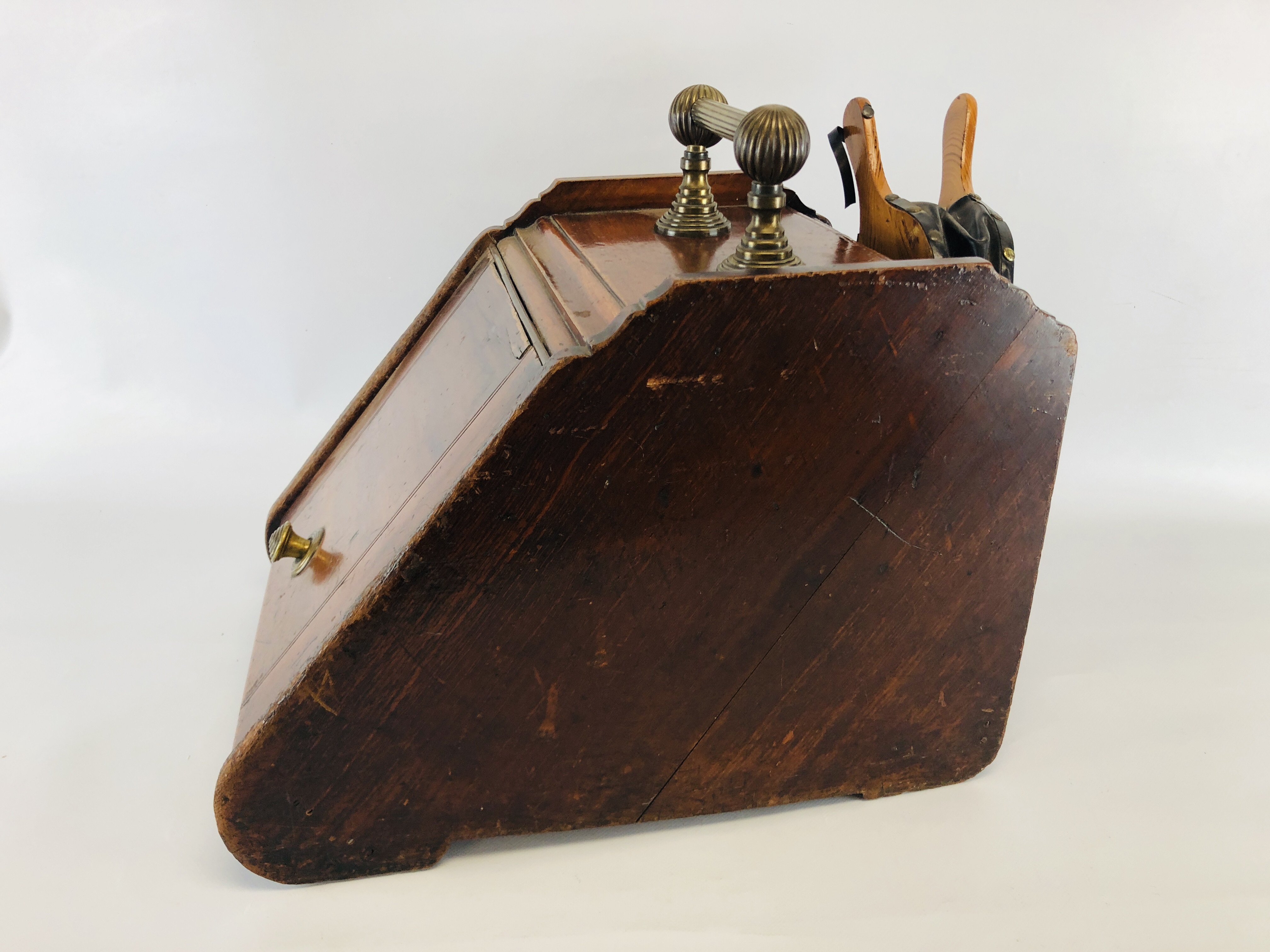ANTIQUE EDWARDIAN MAHOGANY AND BRASS COAL BOX WITH BELLOWS. - Image 6 of 7