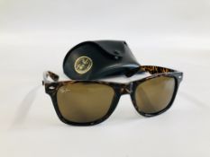 A PAIR OF DESIGNER SUNGLASSES MARKED RAY-BAN 9032K 55020 140.