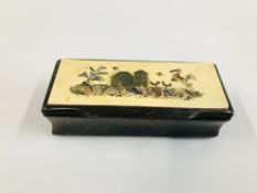AN ANTIQUE HORN SNUFF BOX, DEPICTING A CHURCH WITH MOTHER OF PEARL INLAY, W 9.5CM X D 4CM X H 2.5CM.