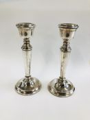 A PAIR OF SILVER CANDLESTICKS 1973 B / BICENTENARY, BIRMINGHAM ASSAY - H 15CM.