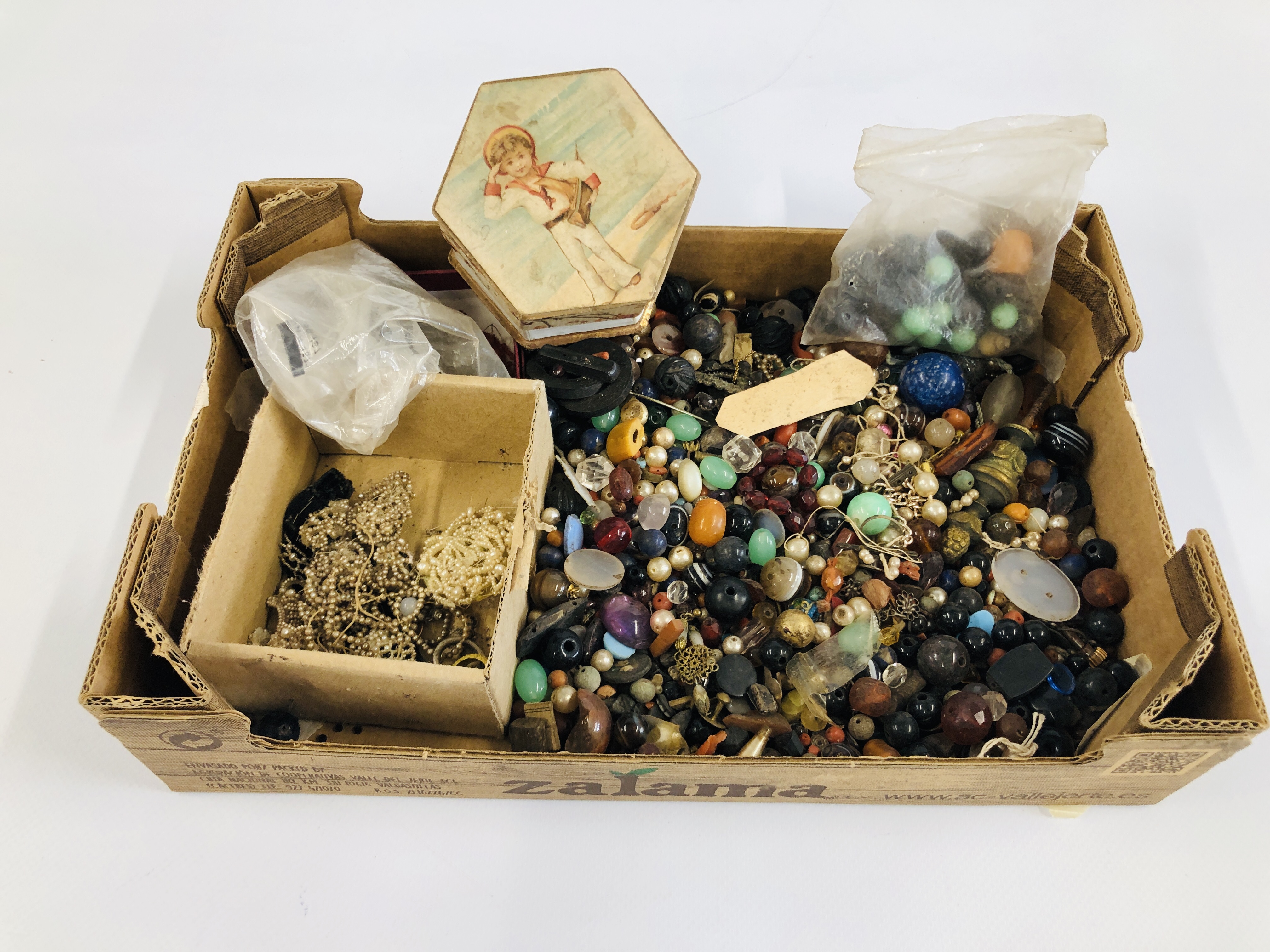 A TRAY CONTAINING AN EXTENSIVE COLLECTION OF ASSORTED BEADS AND POLISHED STONES ETC.