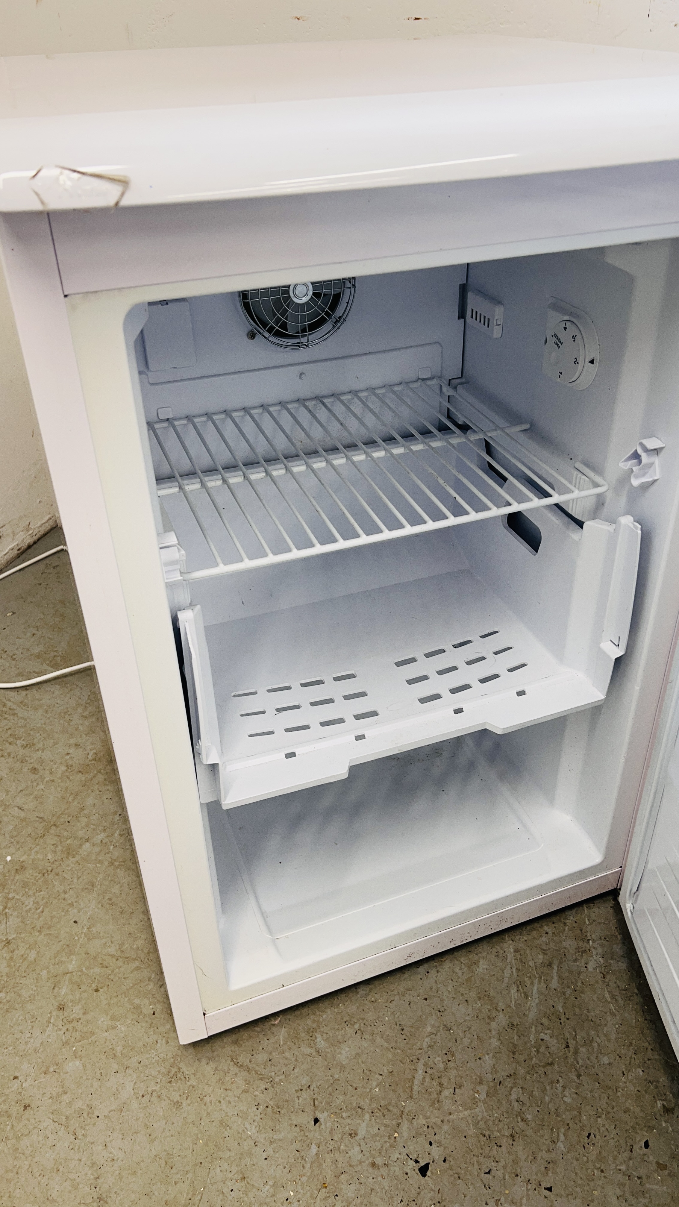 A BEKO UNDERCOUNTER FREEZER - SOLD AS SEEN. - Image 4 of 5