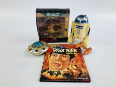 A GROUP OF VINTAGE STAR WARS TOYS TO INCLUDE R2-D2.