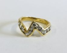 A HAND CRAFTED DESIGNER 18CT GOLD AND DIAMOND RING.