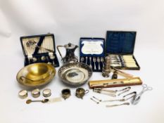 A GROUP OF SILVER PLATED WARES TO INCLUDE CASED FRUIT SPOON SET, CASED FISH CUTLERY,