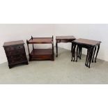 A NEST OF THREE REPRODUCTION MAHOGANY FINISH OCCASIONAL TABLES + A FURTHER SIMILAR EXAMPLE + A
