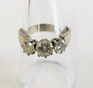 AN IMPRESSIVE 18CT WHITE GOLD 3 STONE DIAMOND RING.