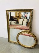 A GOOD QUALITY BEVELLED GLASS WALL MIRROR IN DECORATIVE GILT FRAME - 68.5CM X 96.