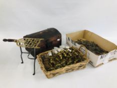 A VINTAGE GEORGIAN BRASS TRIVET AND GEORGIAN BOX AND A GROUP OF 6 PAINTED WALL LIGHTS AND A VINTAGE