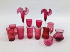 A GROUP OF 13 CRANBERRY TONE GLASS, JUGS AND VASES TO INCLUDE FLUTED VASE EXAMPLES 23CM H.