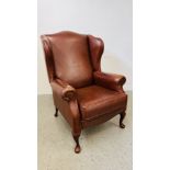 A GOOD QUALITY TAN LEATHER WING BACK CHAIR.