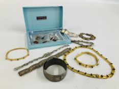 A BOX OF VINTAGE JEWELLERY TO INCLUDE A BUCKLE BANGLE, SILVER COIN BRACELET, AMBER EARRINGS,