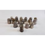 A COLLECTION OF 17 THIMBLES TO INCLUDE SOME SILVER CHARLES HORNER, REGARD, BLACKPOOL ETC.