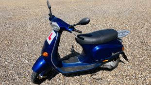 LY02 SRX PIAGGIO ET2 MOPED BICYCLE, 49CC PETROL, BLUE. FIRST REGISTERED: 24/06/2002.