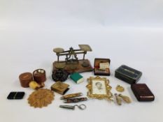 A BOX OF COLLECTIBLES TO INCLUDE MAPPIN & WEBB TRAVEL CLOCK, NEPRO TRAVEL CLOCK, PEN KNIVES, SCALES,