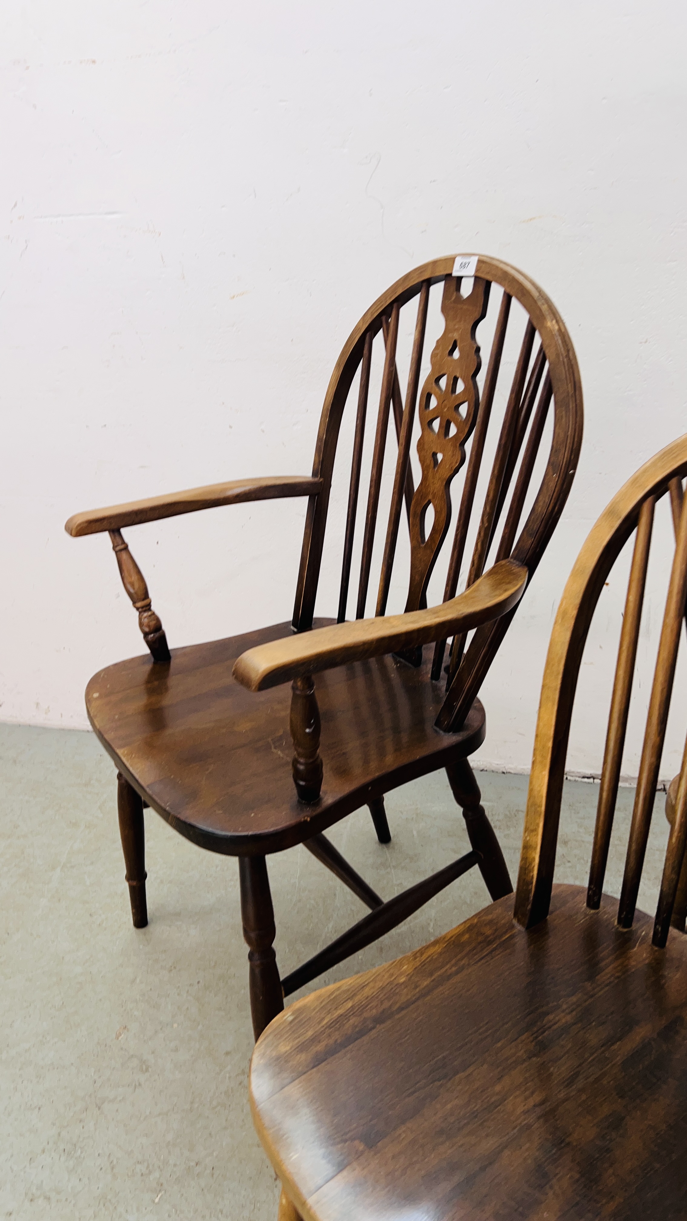 A GROUP OF 4 WHEEL BACK DINING CHAIRS INCLUDING 1 CARVER. - Image 3 of 8
