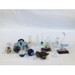 A COLLECTION OF ART GLASS TO INCLUDE 9 PAPERWEIGHTS, VARIOUS LANGHAM EXAMPLES ETC.