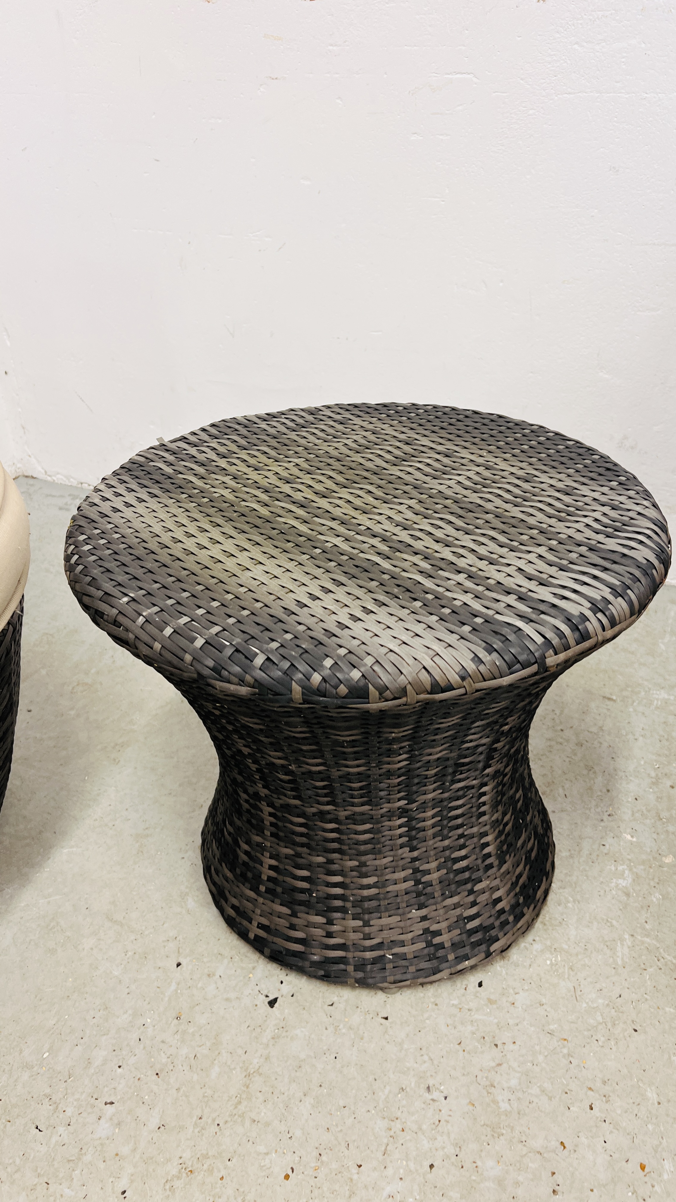 A PAIR OF MODERN GARDEN WOVEN BARREL CHAIRS ALONG WITH A MATCHING CIRCULAR TABLE. - Image 7 of 8