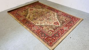 A KASHAN CREAM / GREEN CARPET 160CM X 230CM.