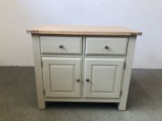 A MODERN DESIGNER TWO DRAWER TWO DOOR SIDEBOARD IN THE "COTSWOLD COMPANY" STYLE,