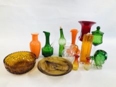 A GROUP OF CONTEMPORARY ART GLASS TO INCLUDE EXAMPLES IN THE WHITEFRIARS STYLE.