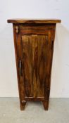 A MODERN RUSTIC HARDWOOD SINGLE DOOR CABINET WITH FITTED INTERIOR, W 38.5CM X D 22CM X H 100CM.
